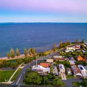 Beachside Beauty- Large Family In Scarborough